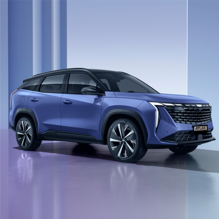 Экстерьер Geely Atlas — решётка радиатора с LED-подсветкой логотипа